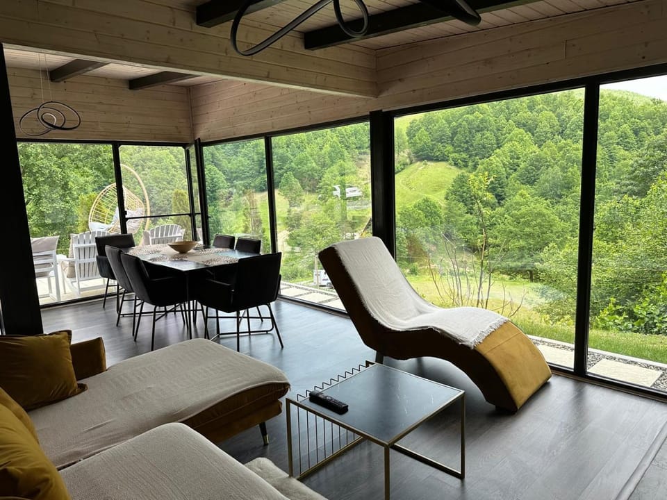 Cabanele din Valea Ursului Nature lodge in Romania