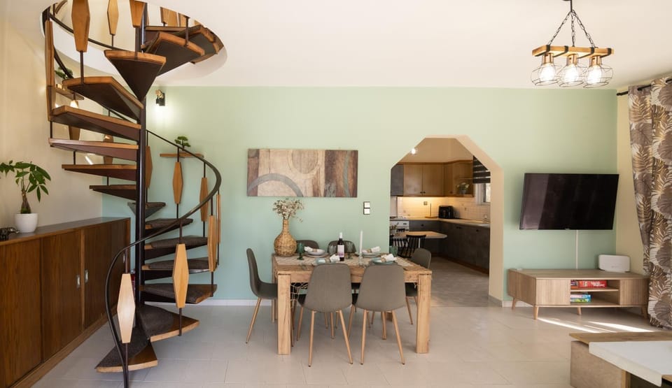 TV and multimedia, Kitchen or kitchenette, Living room, Seating area, Dining area