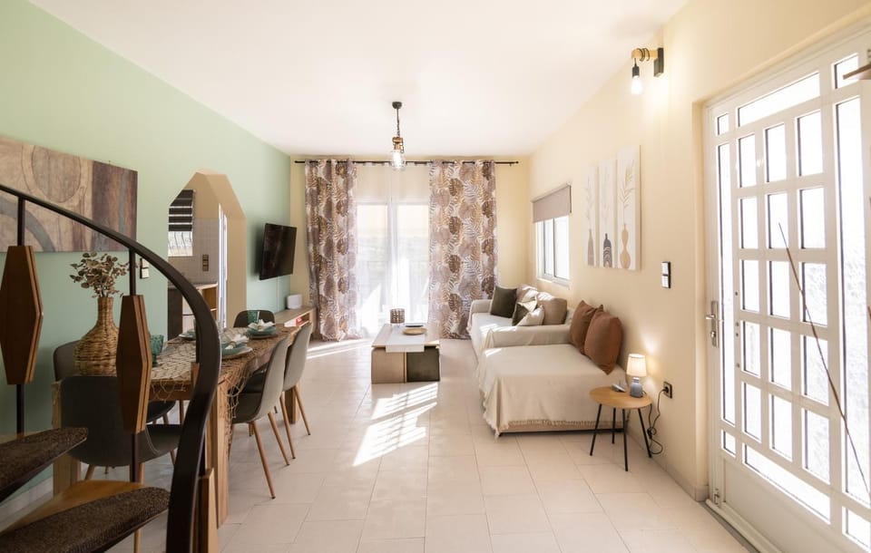 Bed, TV and multimedia, Living room, Seating area