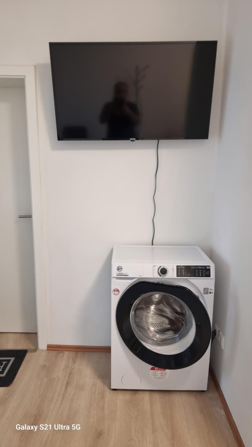 Communal lounge/ TV room, washing machine