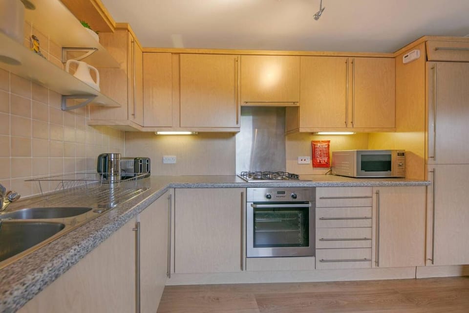 Coffee/tea facilities, Kitchen or kitchenette, microwave, stove, toaster