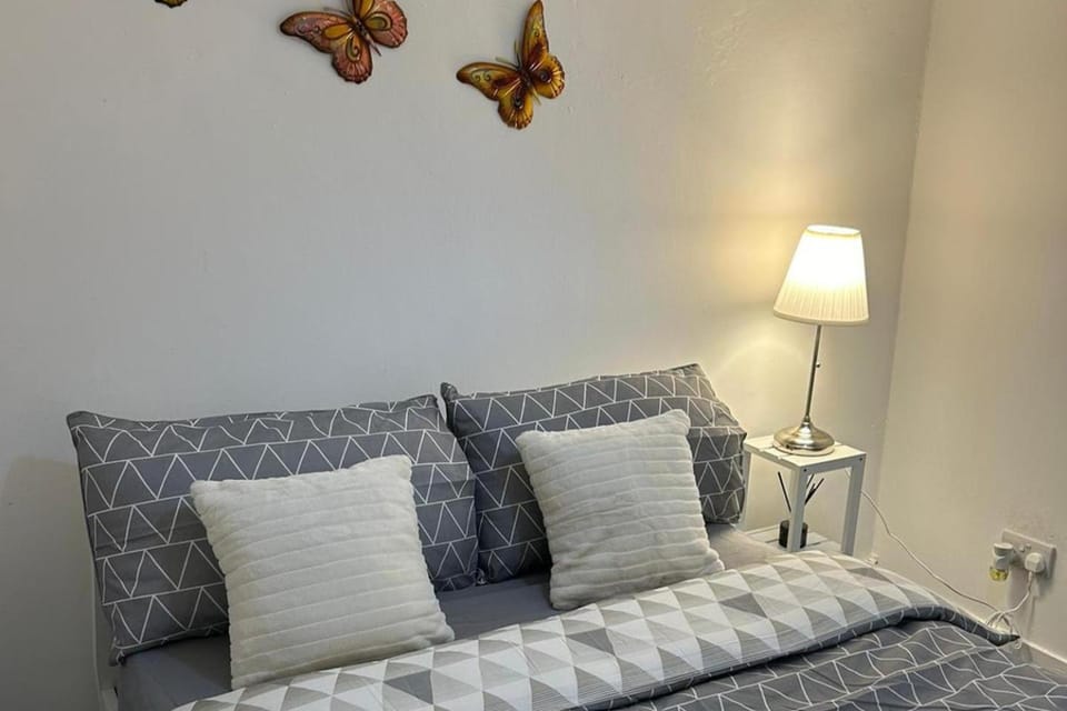 2 Bedroom Apartment - City View Wifi Apartment in London