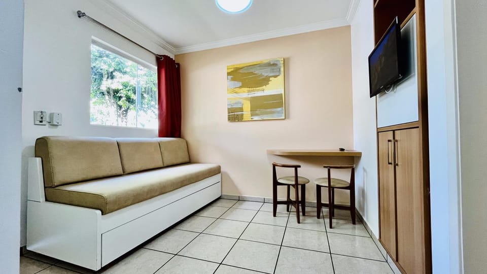 TV and multimedia, Kitchen or kitchenette, Living room, Seating area, Dining area