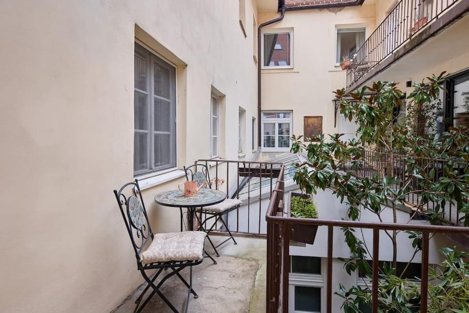 Old Pressburg - Green Courtyard Apartment in Bratislava