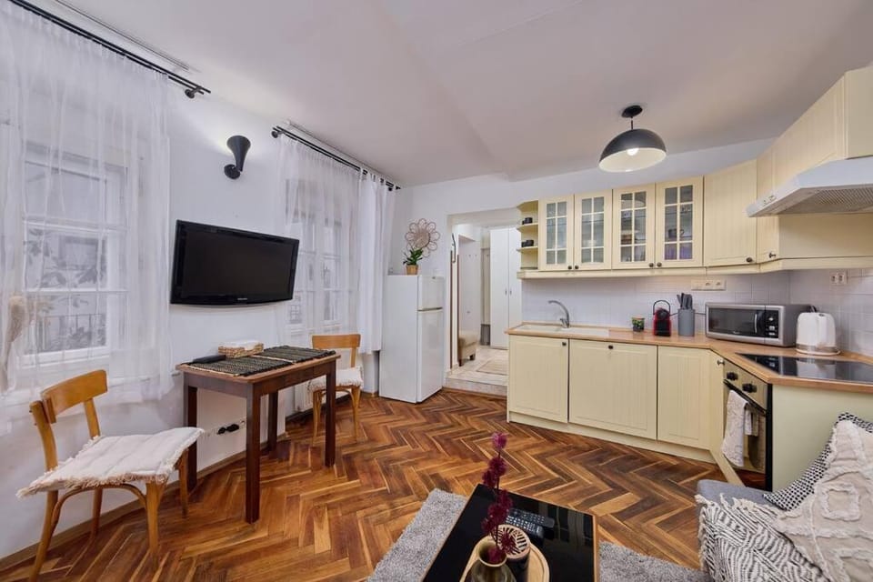 Old Pressburg - Green Courtyard Apartment in Bratislava
