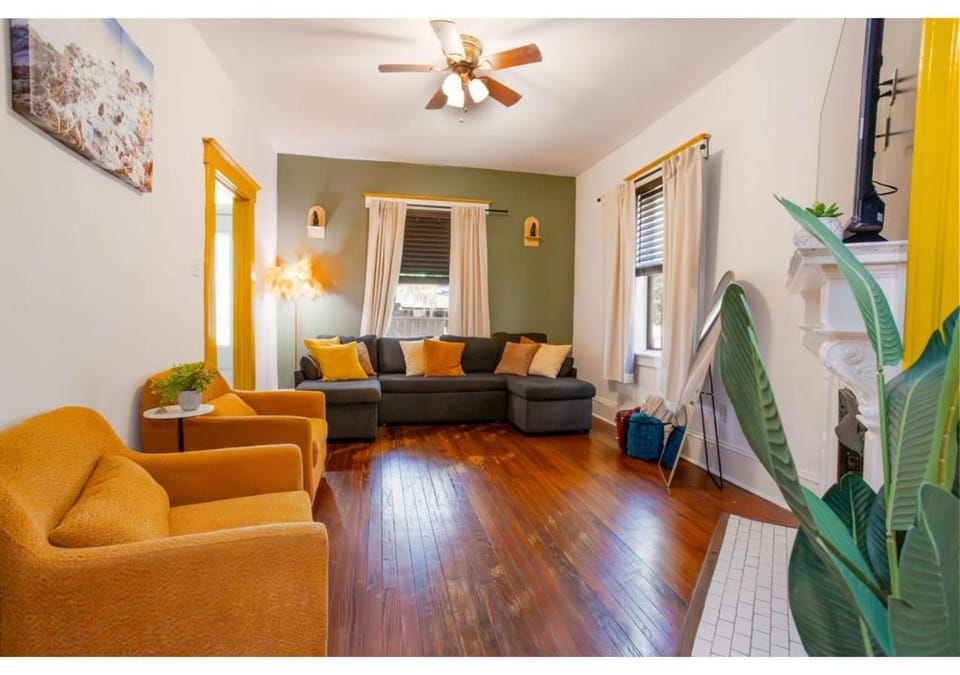 Living room, Seating area, fireplace