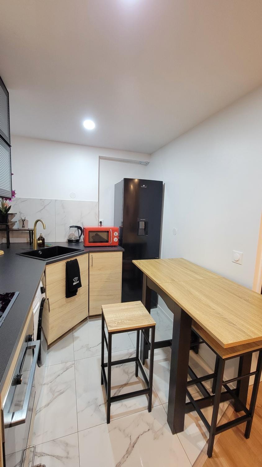 Kitchen or kitchenette, Dining area, oven, stove