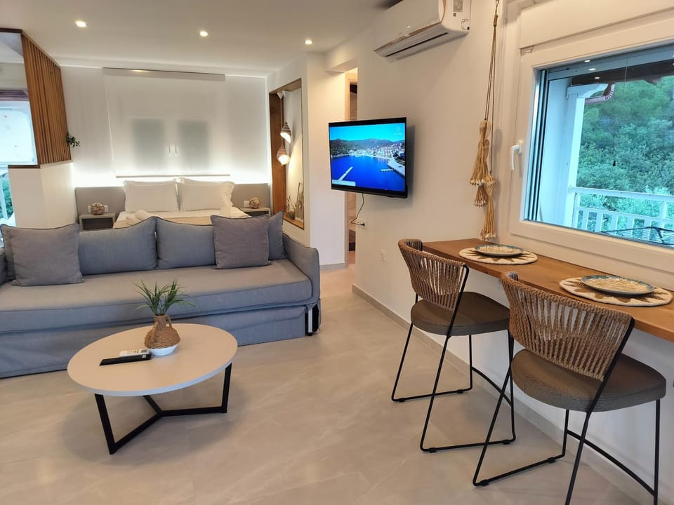 TV and multimedia, Living room, Seating area, air conditioner