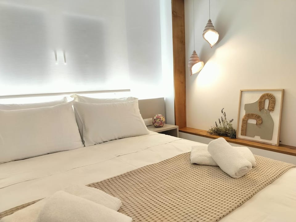 Bed, Photo of the whole room, towels
