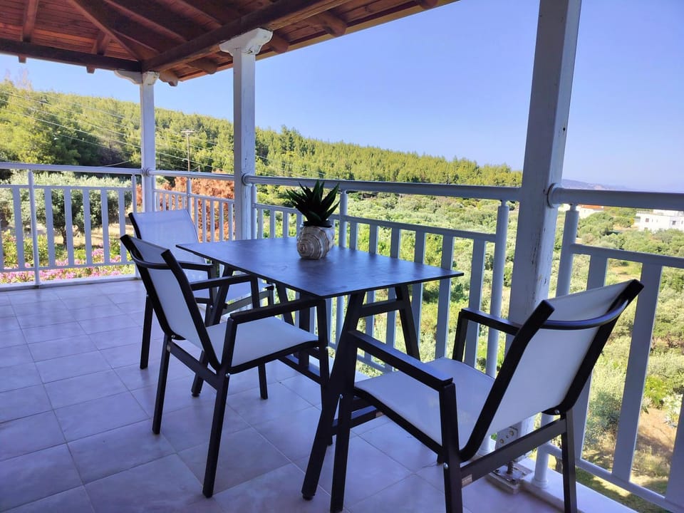 Patio, Day, Natural landscape, View (from property/room), Balcony/Terrace