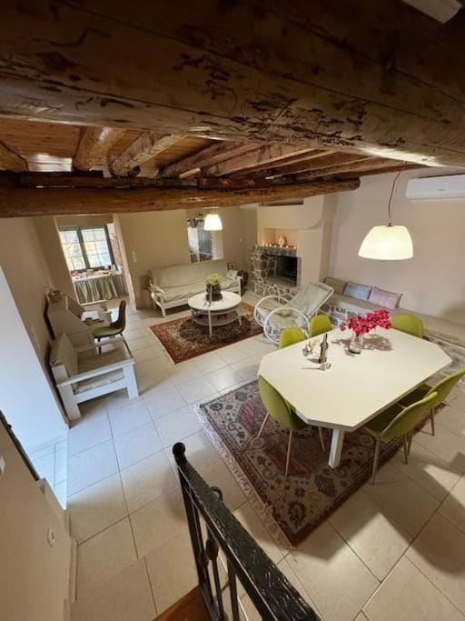 Seating area, Dining area