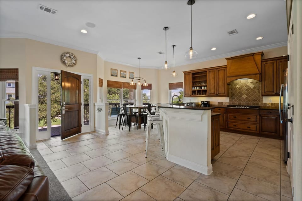 Latitude Adjustment House in Pensacola Beach