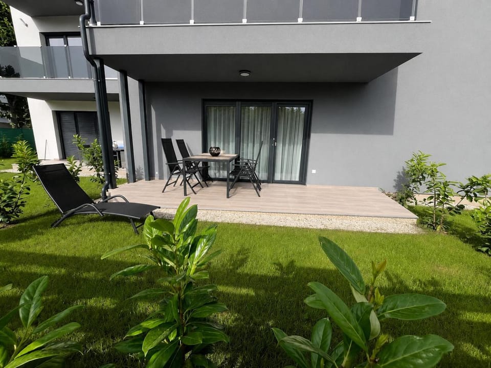 Garden, Balcony/Terrace