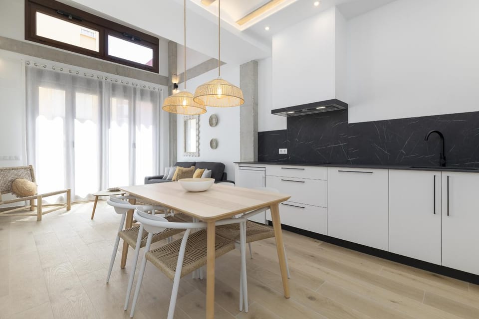 Kitchen or kitchenette, Dining area, stove