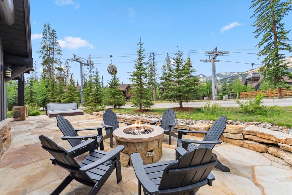 Stunning 5BR Shock Hill Mansion- Steps To Gondola House in Breckenridge