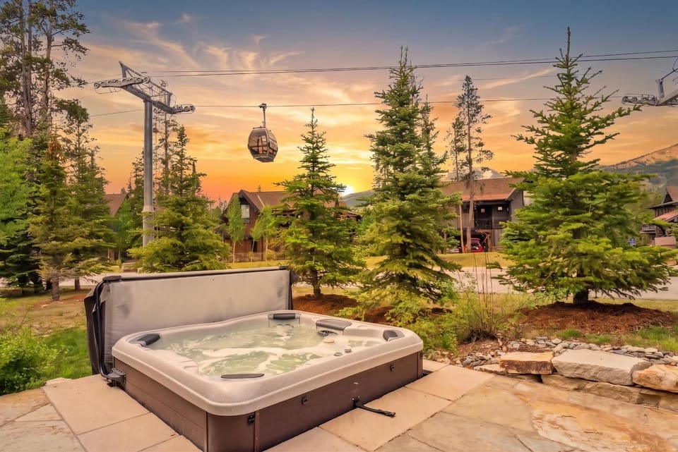 Stunning 5BR Shock Hill Mansion- Steps To Gondola House in Breckenridge
