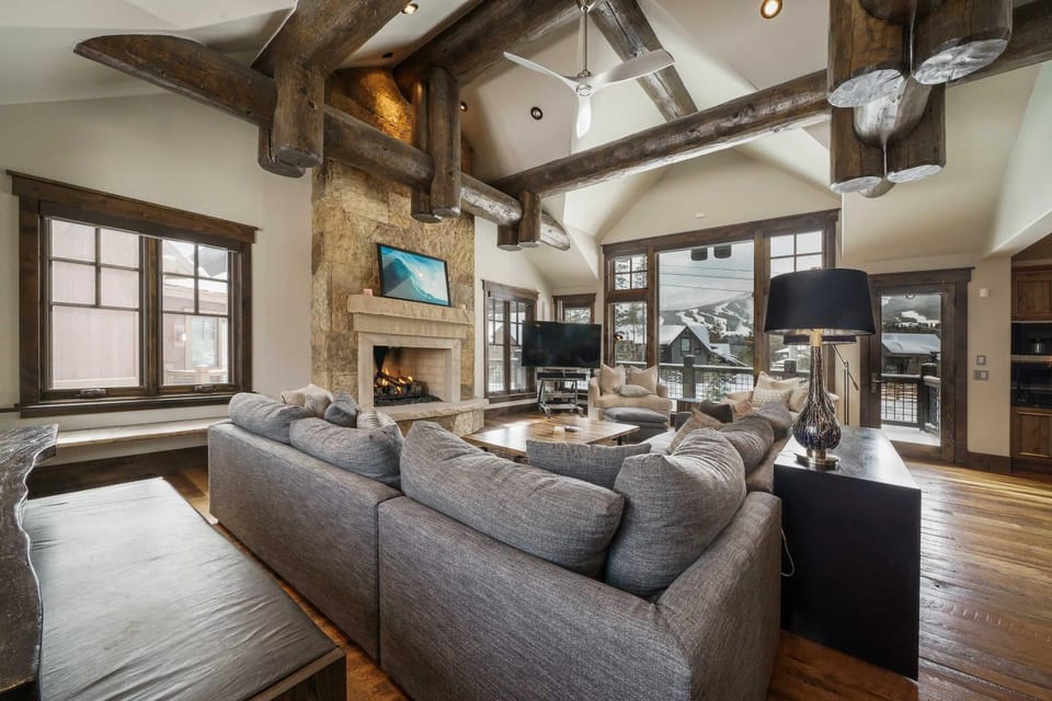 Stunning 5BR Shock Hill Mansion- Steps To Gondola House in Breckenridge