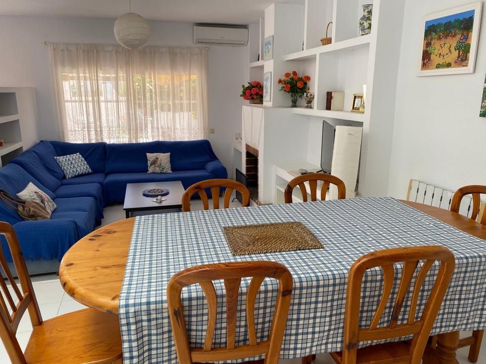 Living room, Seating area, Dining area, air conditioner