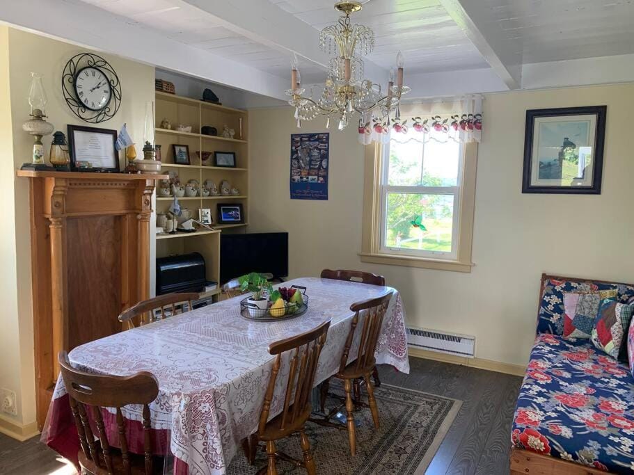 Historic Hillside Vacation Home House in Twillingate