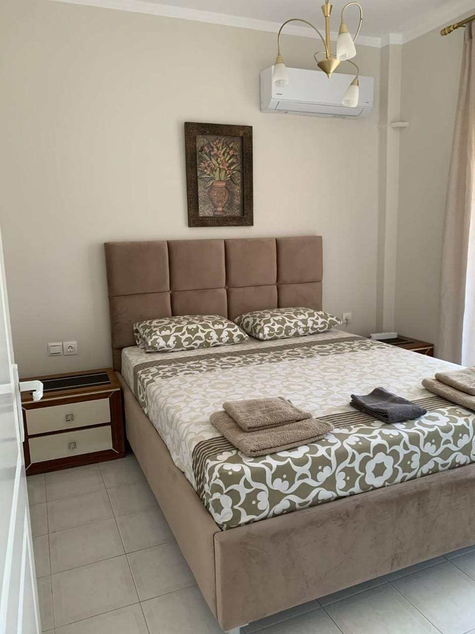 Bed, Bedroom, towels