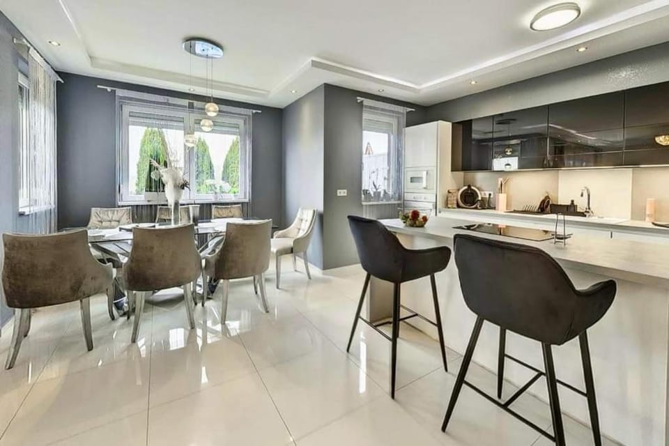 Luxury Villa with Pool close to the Hungaroring Villa in Budapest