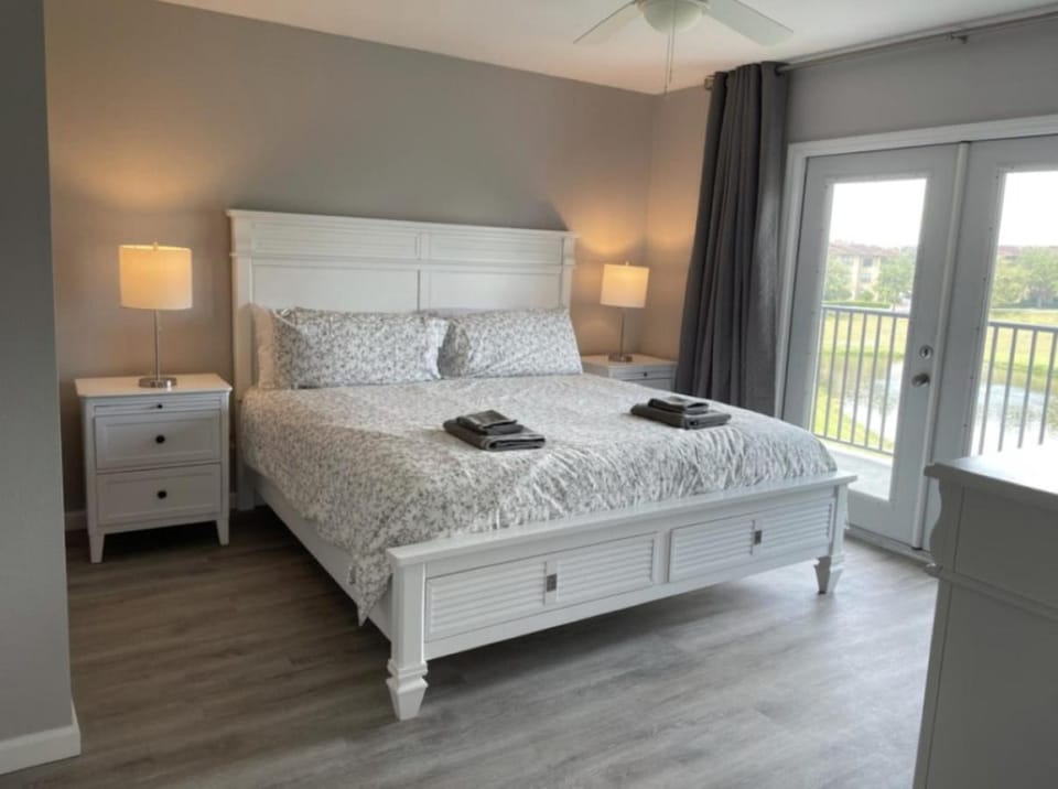 E303 Retreat at Regal Palms, 2 Bedroom Condo House in Four Corners