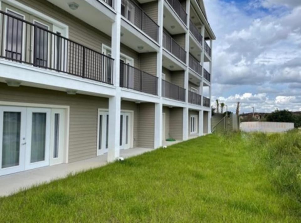 Retreat at Regal Palms 2B2B, D402 House in Four Corners