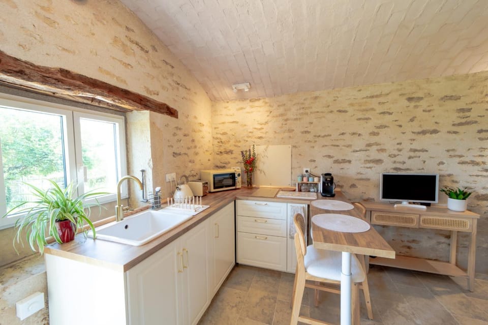 TV and multimedia, Kitchen or kitchenette, Dining area