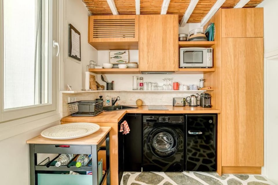 Kitchen or kitchenette, oven, stove, toaster, washing machine