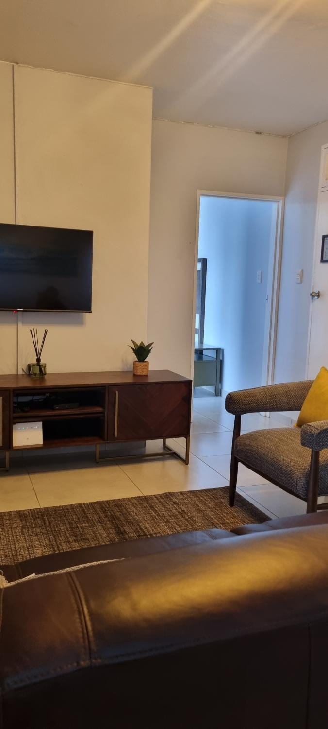 Oceanic Unit 99 - North Beach Apartment in Durban