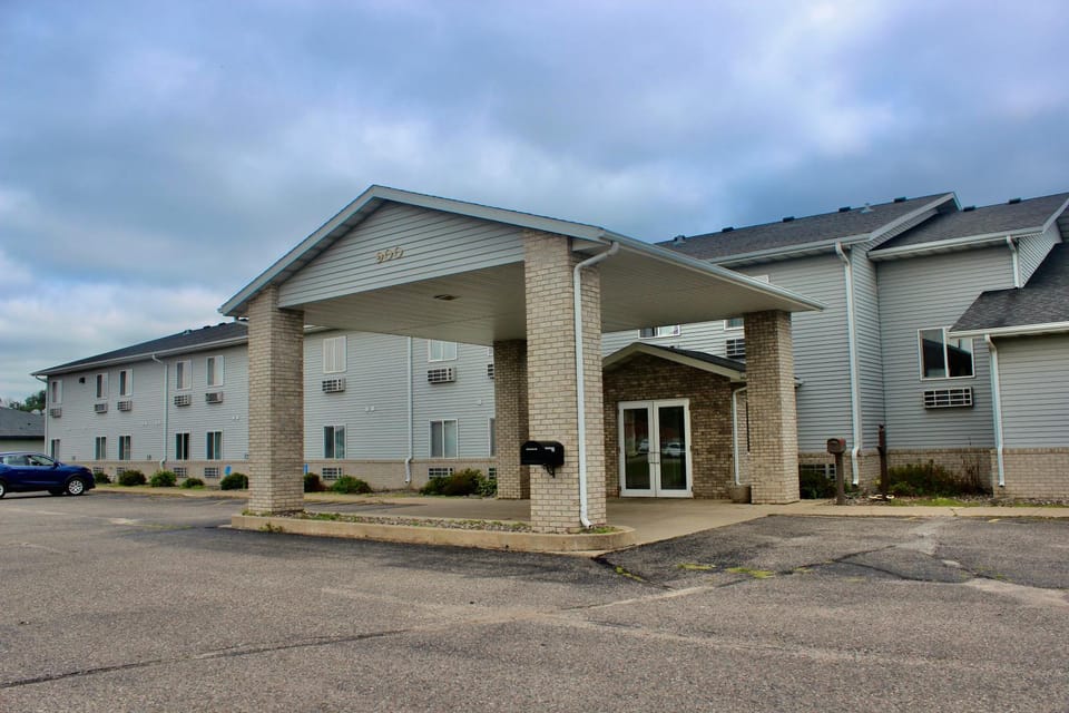 Property building, View (from property/room), Street view, Parking