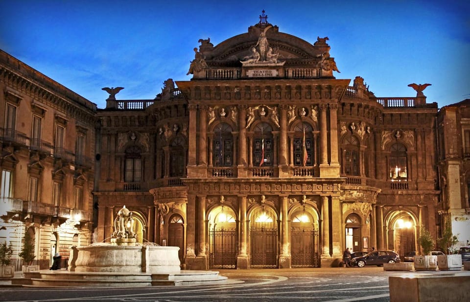 Nearby landmark, Night, Landmark view
