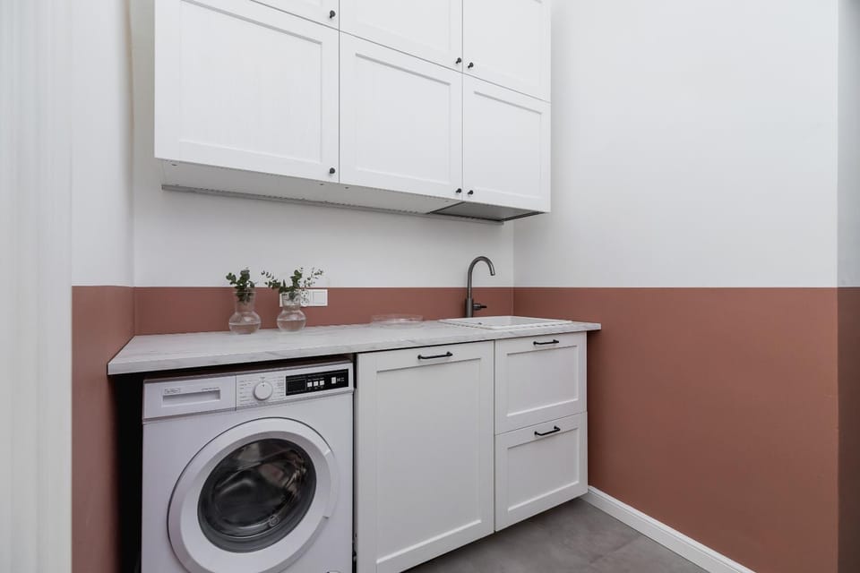 Kitchen or kitchenette, washing machine