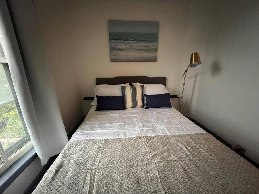 Coastal house 2 bedroom walk to the falls Apartment in Niagara Falls
