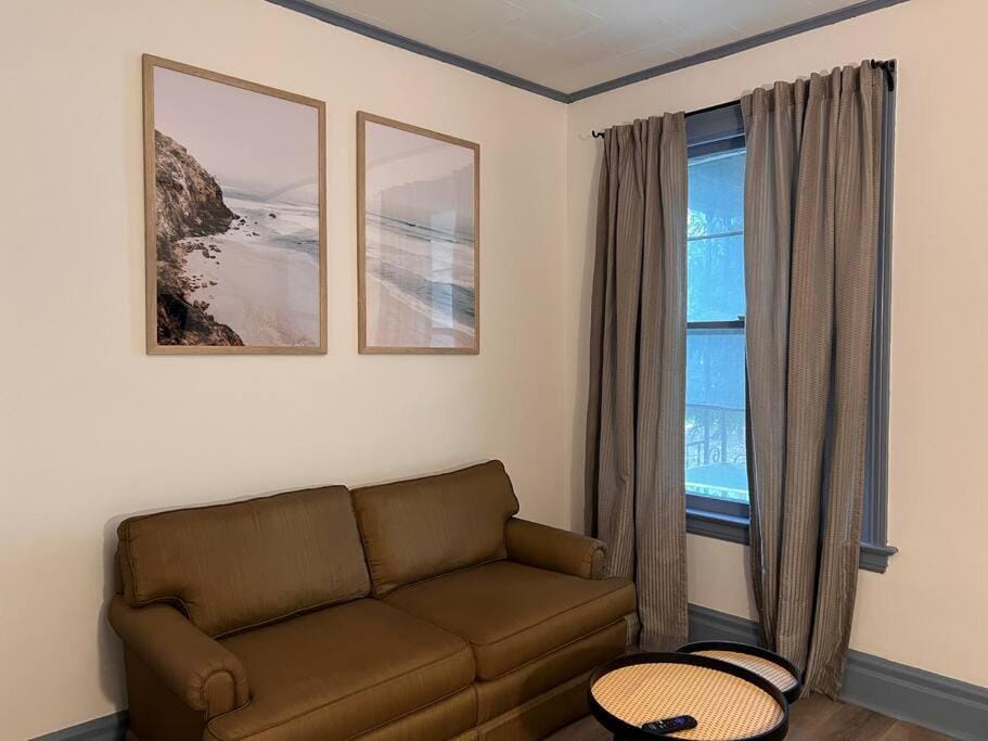 Coastal house 2 bedroom walk to the falls Apartment in Niagara Falls