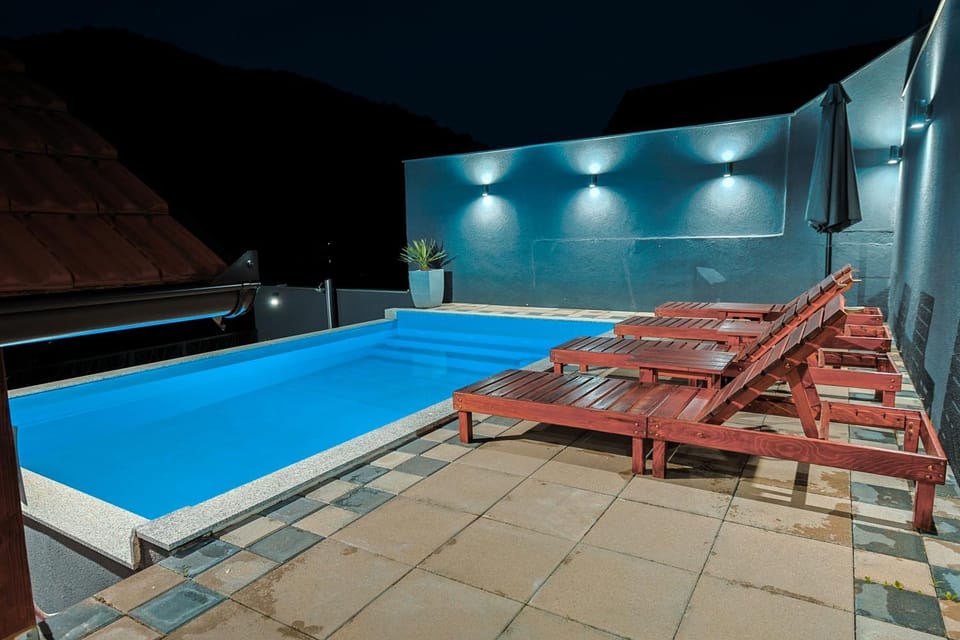 Pool view, Swimming pool, sunbed