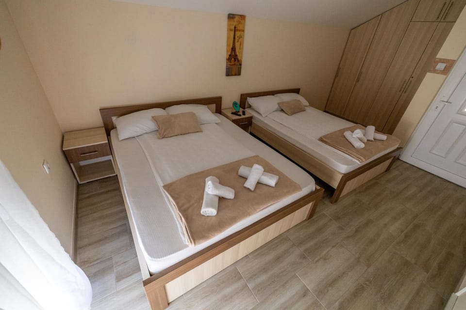 Bed, Photo of the whole room, Bedroom, towels