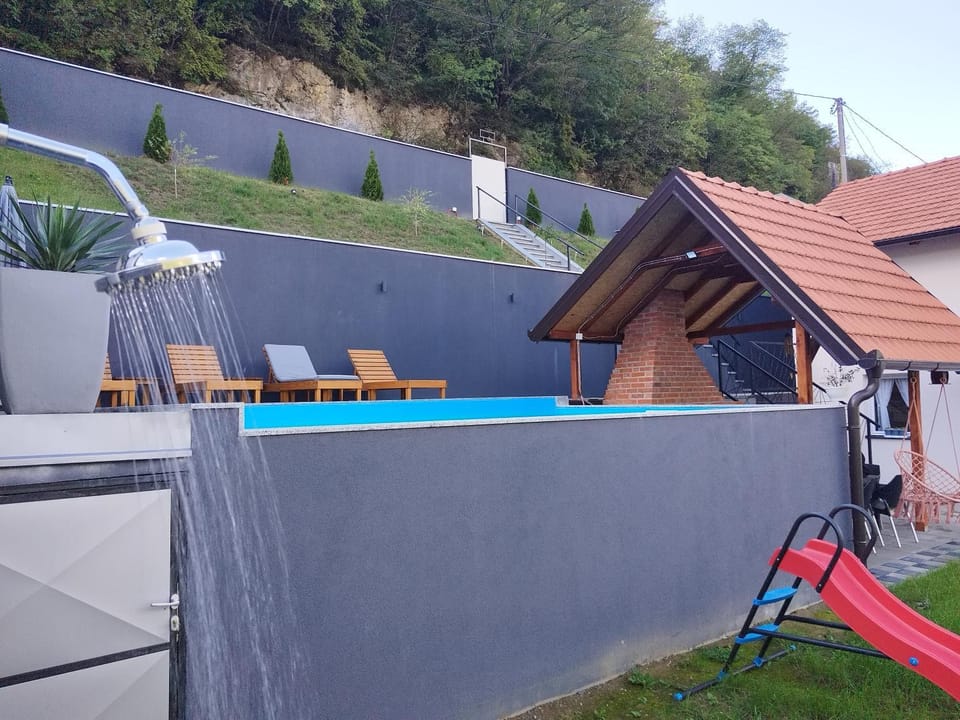 Shower, Off site