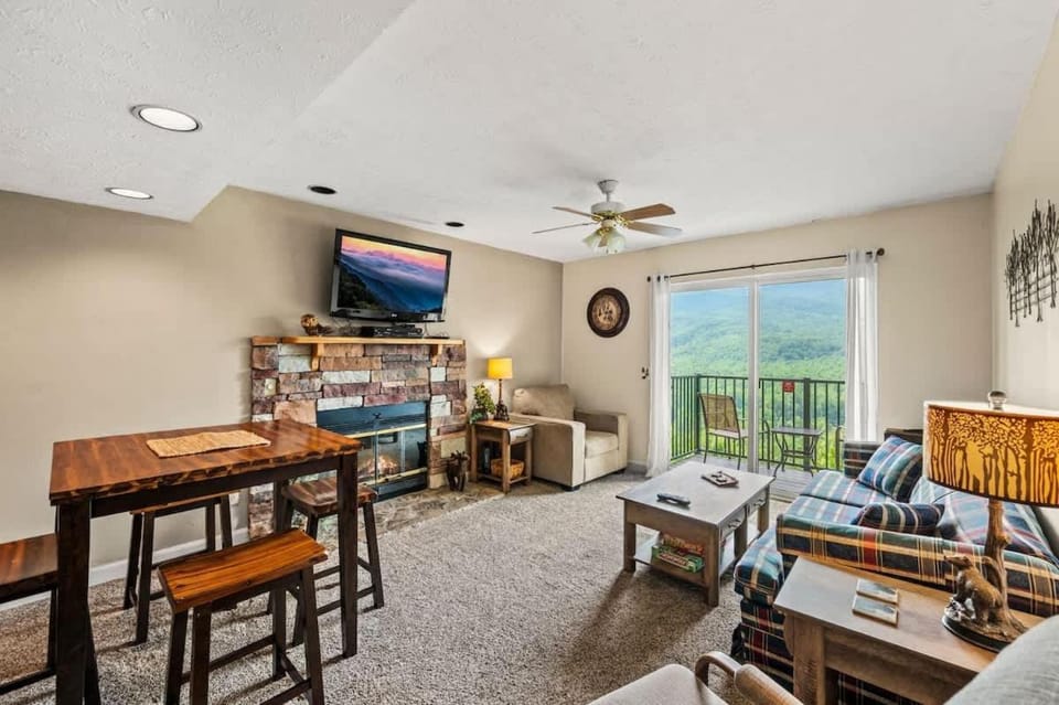 Rustic Ridge House in Pittman Center