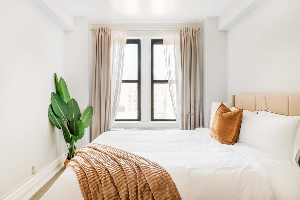 73-1111 New Studio UWS Doorman Gym Apartment in Upper West Side