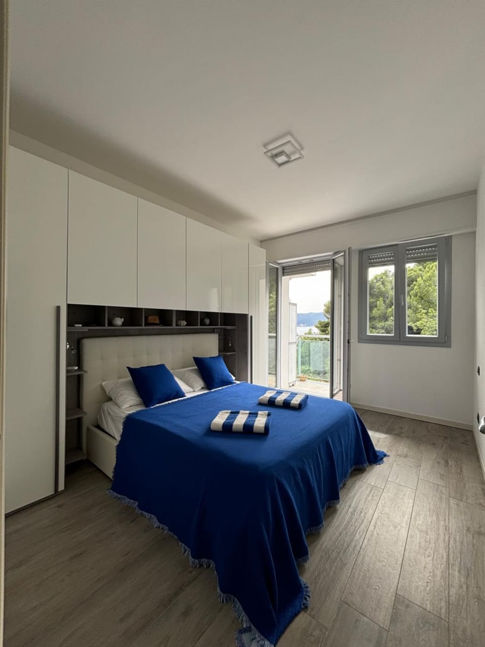 Azzurro Sea View Apartment with Parking and Balcony 5 min Walk to Beach Apartment in Bergeggi