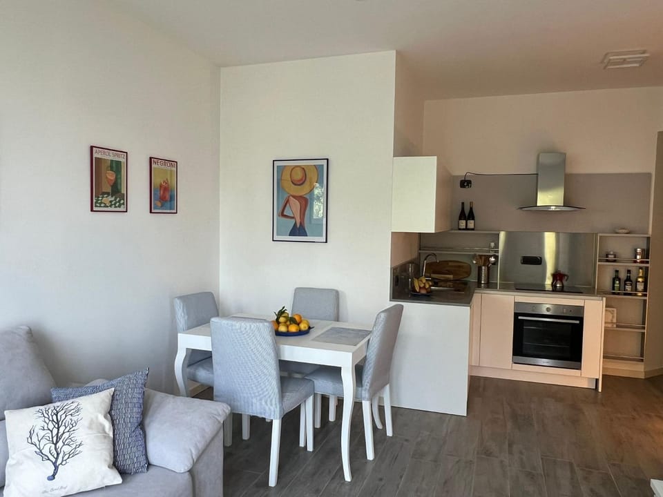 Azzurro Sea View Apartment with Parking and Balcony 5 min Walk to Beach Apartment in Bergeggi