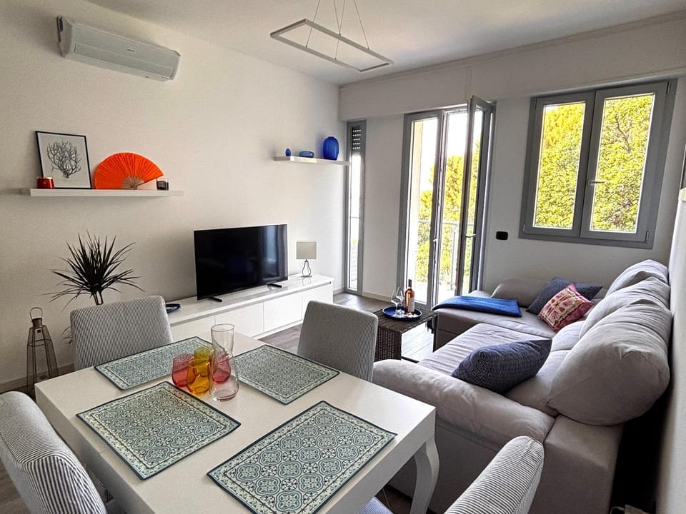 Azzurro Sea View Apartment with Parking and Balcony 5 min Walk to Beach Apartment in Bergeggi
