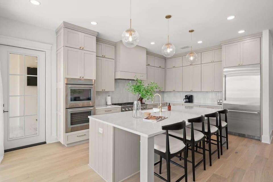 Kitchen or kitchenette, dishwasher, oven, pet friendly, stove