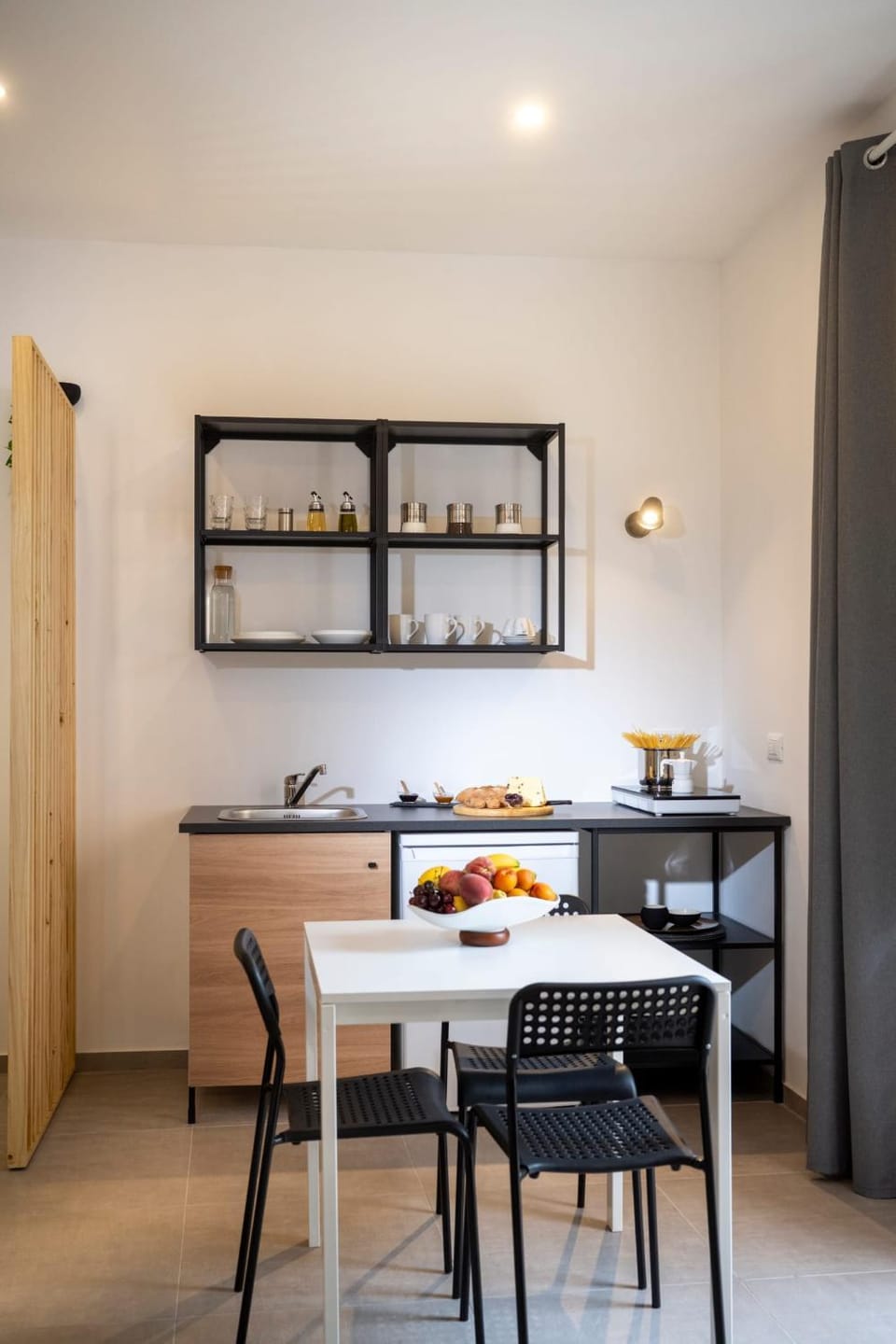 Coffee/tea facilities, Kitchen or kitchenette, Dining area