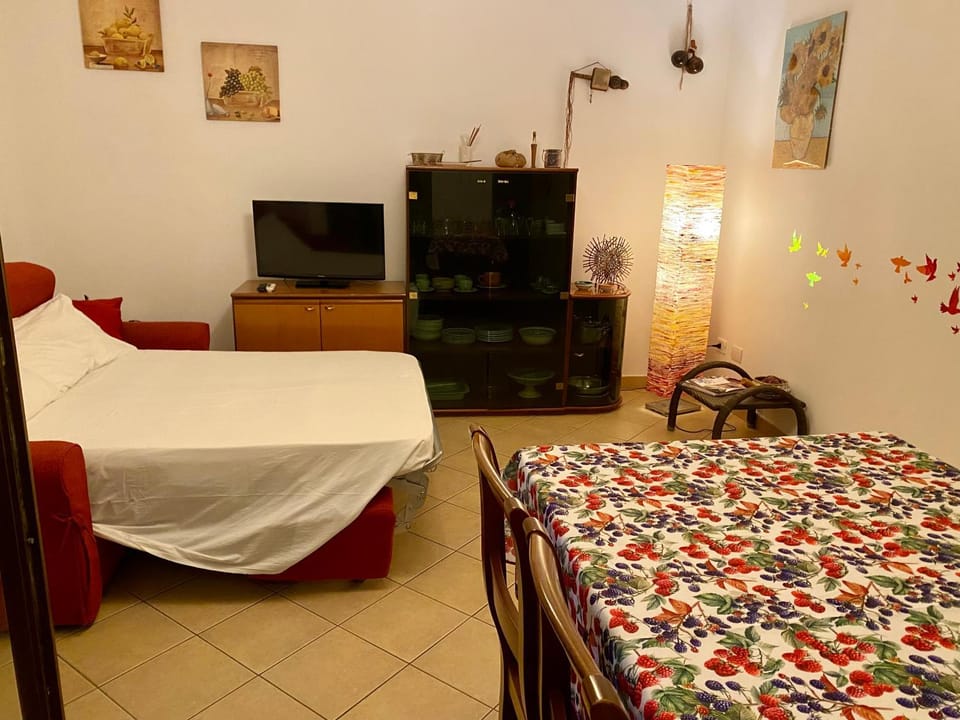 Communal lounge/ TV room, TV and multimedia, Living room, Dining area, Bedroom