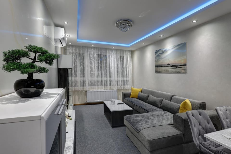 Lux Ivan with Free Private Parking Apartment in Novi Sad