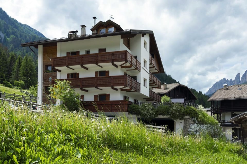 Property building, Spring, Day, Mountain view
