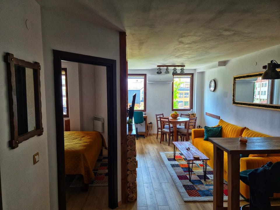 Communal lounge/ TV room, TV and multimedia, Living room, Photo of the whole room, Seating area, Dining area