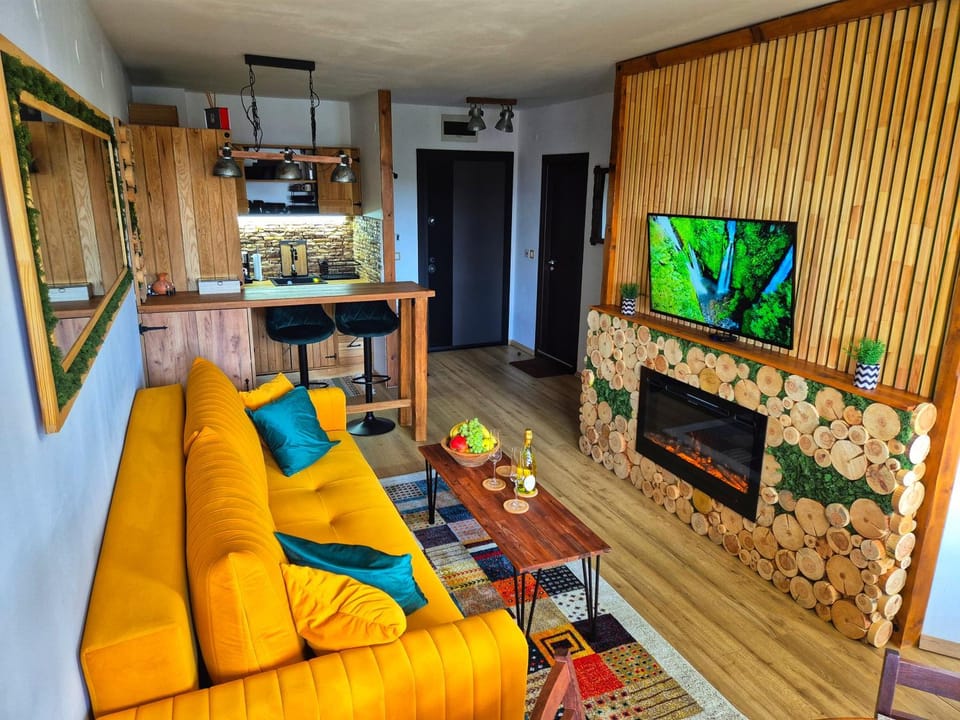 Communal lounge/ TV room, TV and multimedia, Living room, Seating area, Evening entertainment, wardrobe